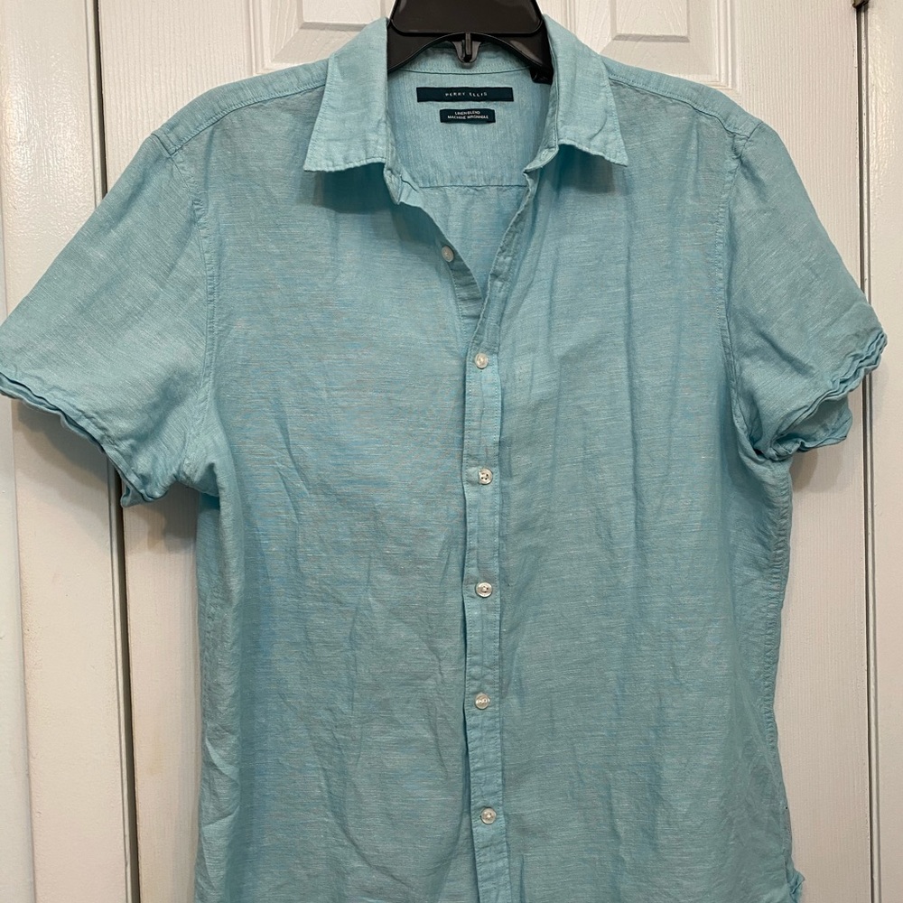 Light blue men’s button up linen shirt